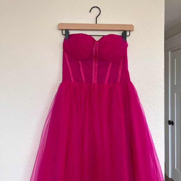 Beautiful prom dress! - Picture 6 of 9